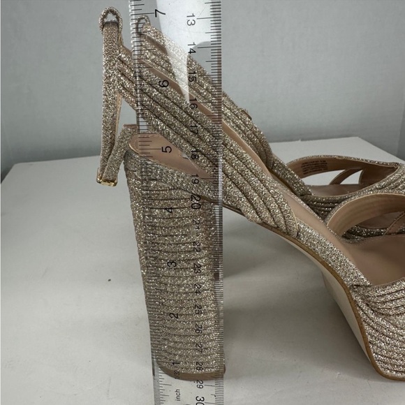Steve Madden Laurel Chunky 5" Heel Sz
8.5M Sparkly Gold - Picture 11 of 11